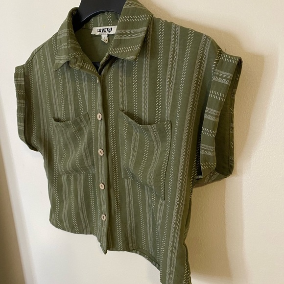 Love 83 Olive Striped Button Down Cropped Shirt size small front pockets - Picture 2 of 7